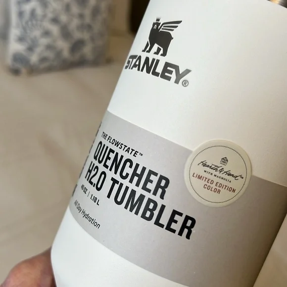 Stanley Stainless H2.O Flowstate Quencher Tumbler Sour Cream Hearth&Hand 40 oz